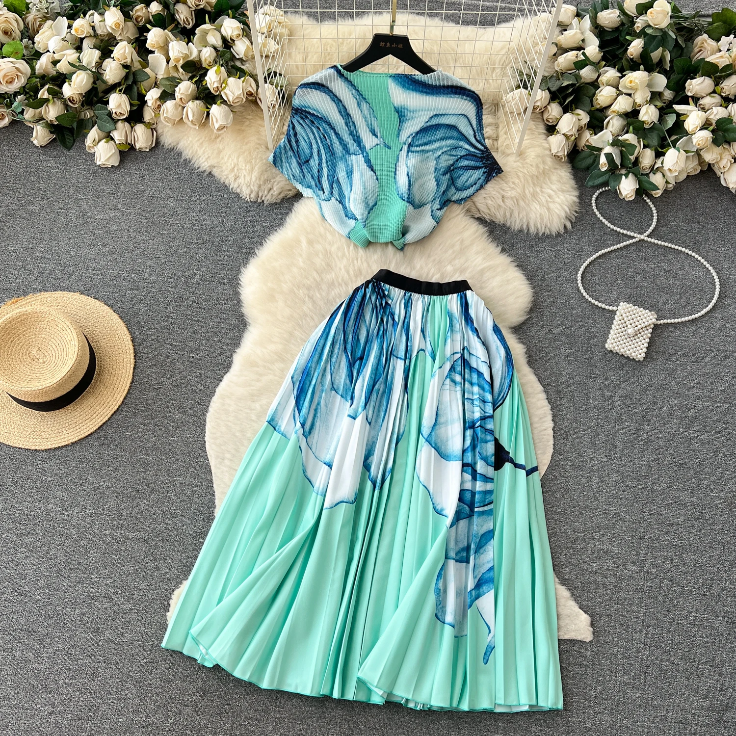 

Chic Two Pieces Sets Sexy Sleeveless Pleated Crop Blouse with Fashion Print Full Skirt Vacation Sets