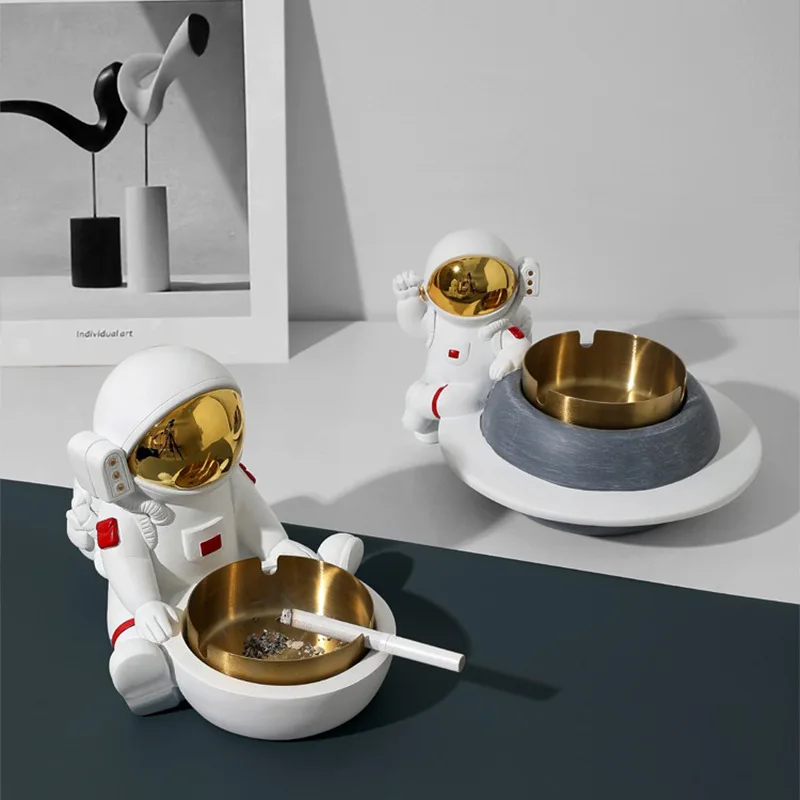 2Luxury creative astronaut ashtray ornaments with cover home office living room decoration lovely Nordic crafts.