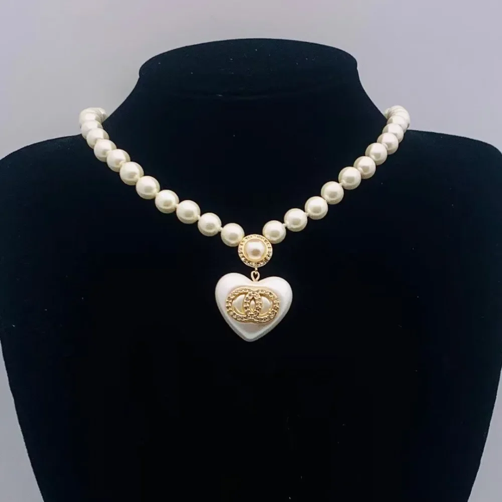 

2025 New Necklace Women's Fashion Popular High-end Neck Chain