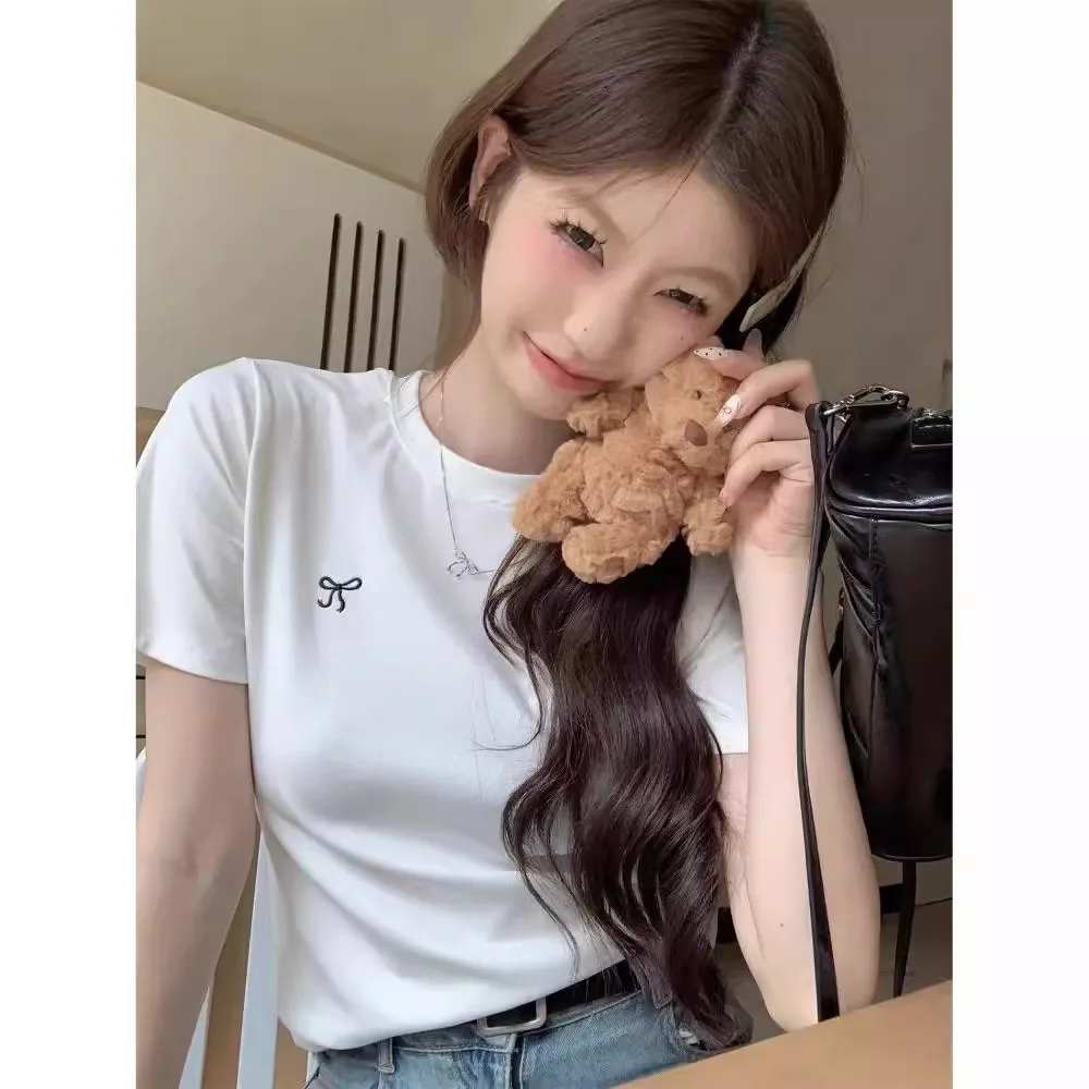 Kleine strik borst label gedrukt korte mouw Dames Zomer slim-fit mode alle bijpassende Koreaanse versie top 2025, Nieuwe Tops Shirts