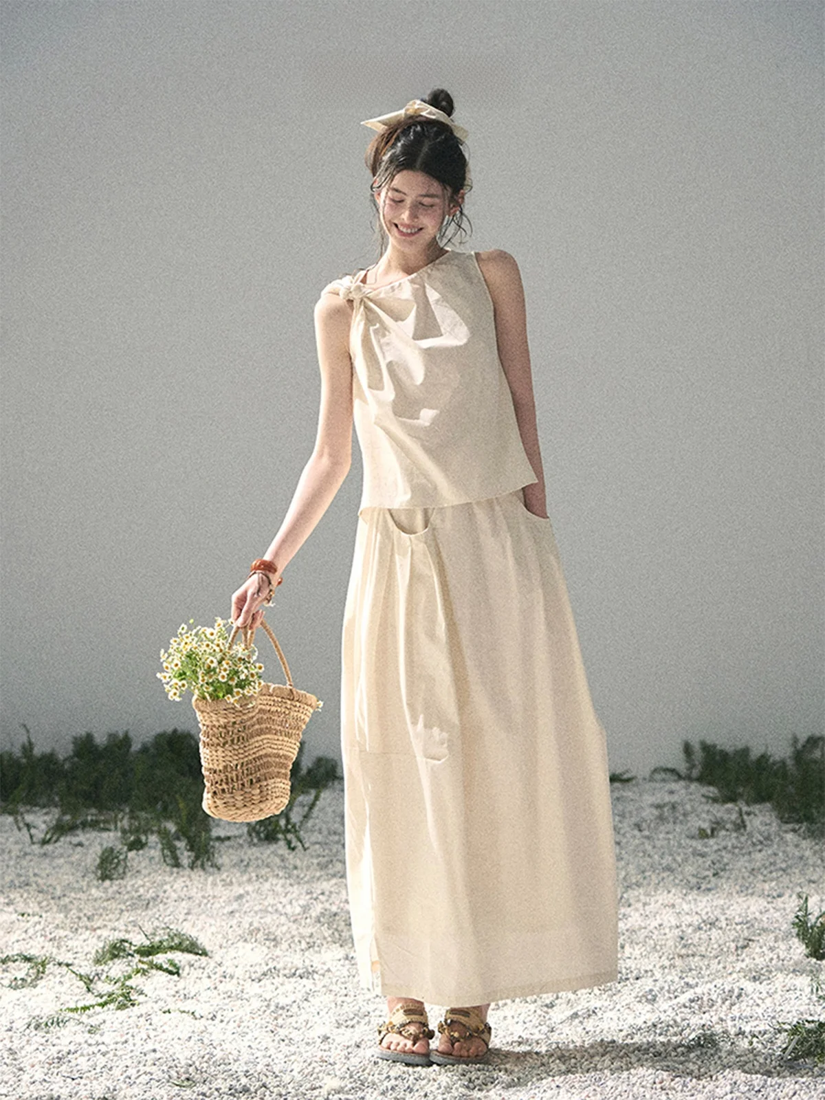 

AOMALM Summer Beauty Two-Piece Set Women's Fashionable Elegant White Pleated Skirt And Top Ensemble Ideal for Spring And Summer