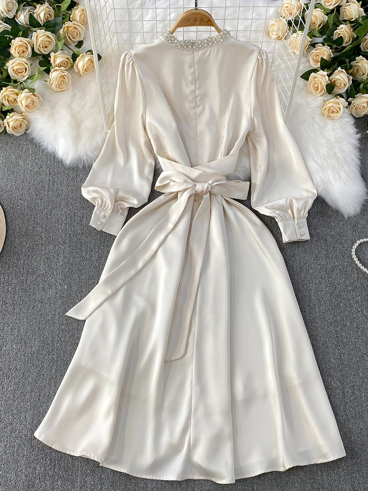 Lente Herfst Nieuwe Lange Mouwen Satijn Socialite Jurk Vrouwen Abrikoos Kleur Taille Cinched Elegante Parel O-hals Feestjurk S331