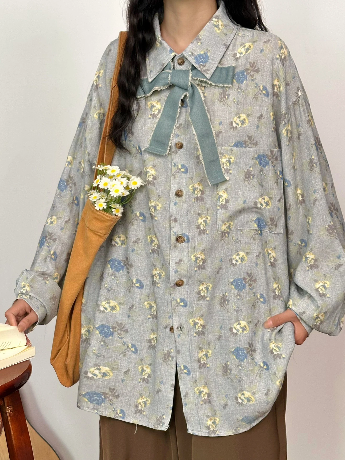 

Оригинальная женская рубашка в японском стиле ранней осени, винтажная, с цветочным принтом, с длинными рукавами, свободного кроя, тонкая, повседневная, в уличном стиле, свободного кроя