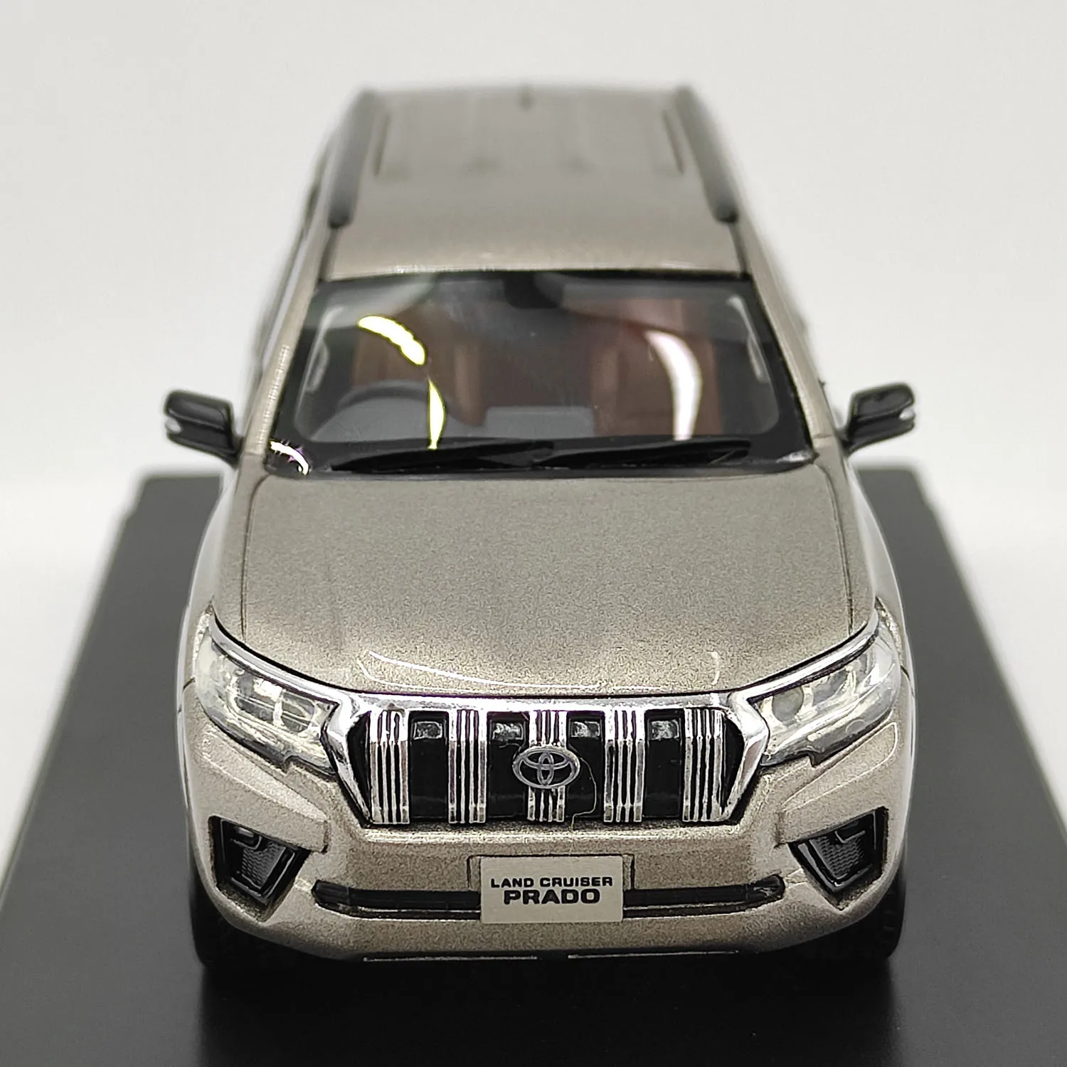 مرحبا قصة 1:43 مقياس تويوتا لاند كروزر برادو 2021 الراتنج نموذج سيارة تحصيل لعبة هدية تذكارية عرض حلية #4
