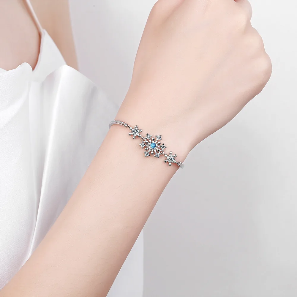 Fashion 925 Silver New Snowflake Bracelet Female Models Cute Vintage Wild Super Flash Jewelry Blue Crystal Wedding Gift
