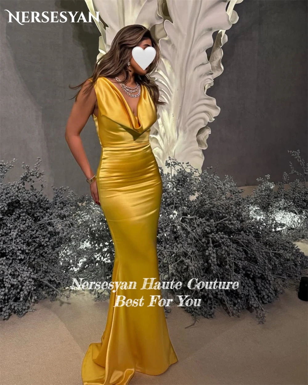 Nersesyan złote drapowane suknie wieczorowe syrenka bez rękawów plisy satynowe suknie wizytowe Backless błyszcząca sukienka dla druhny dostosowane