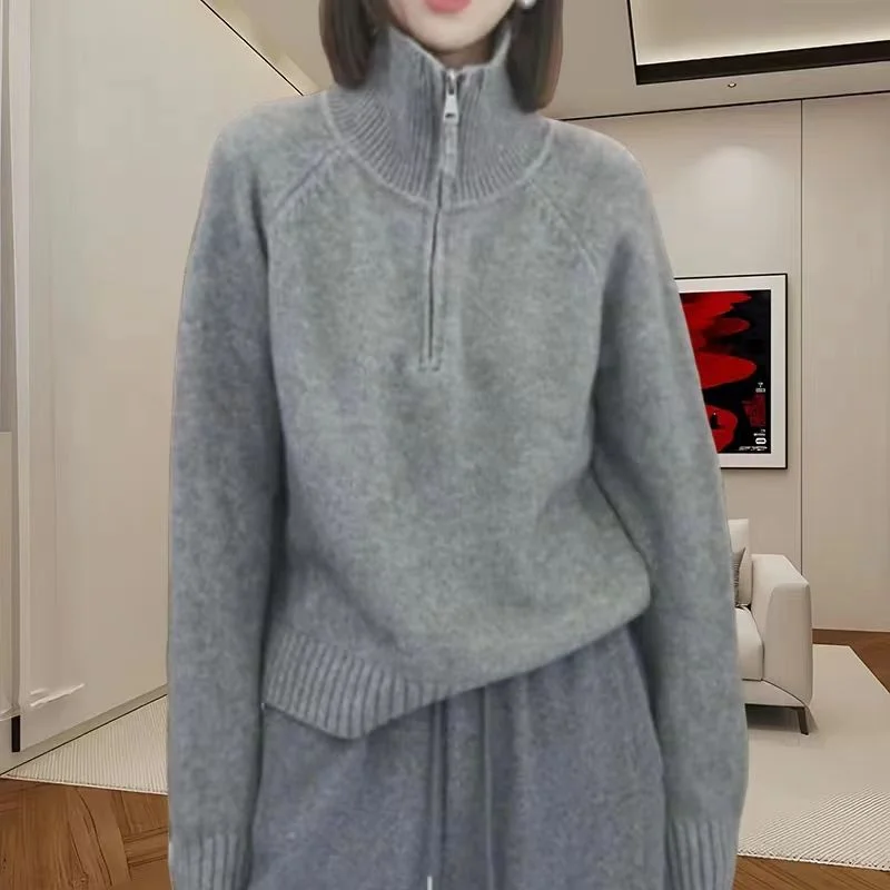 

Нежный вязаный свитер для женщин на осень и зиму. Новая базовая рубашка с высоким воротником и полумолнией. Короткий модный и высококачественный топ.