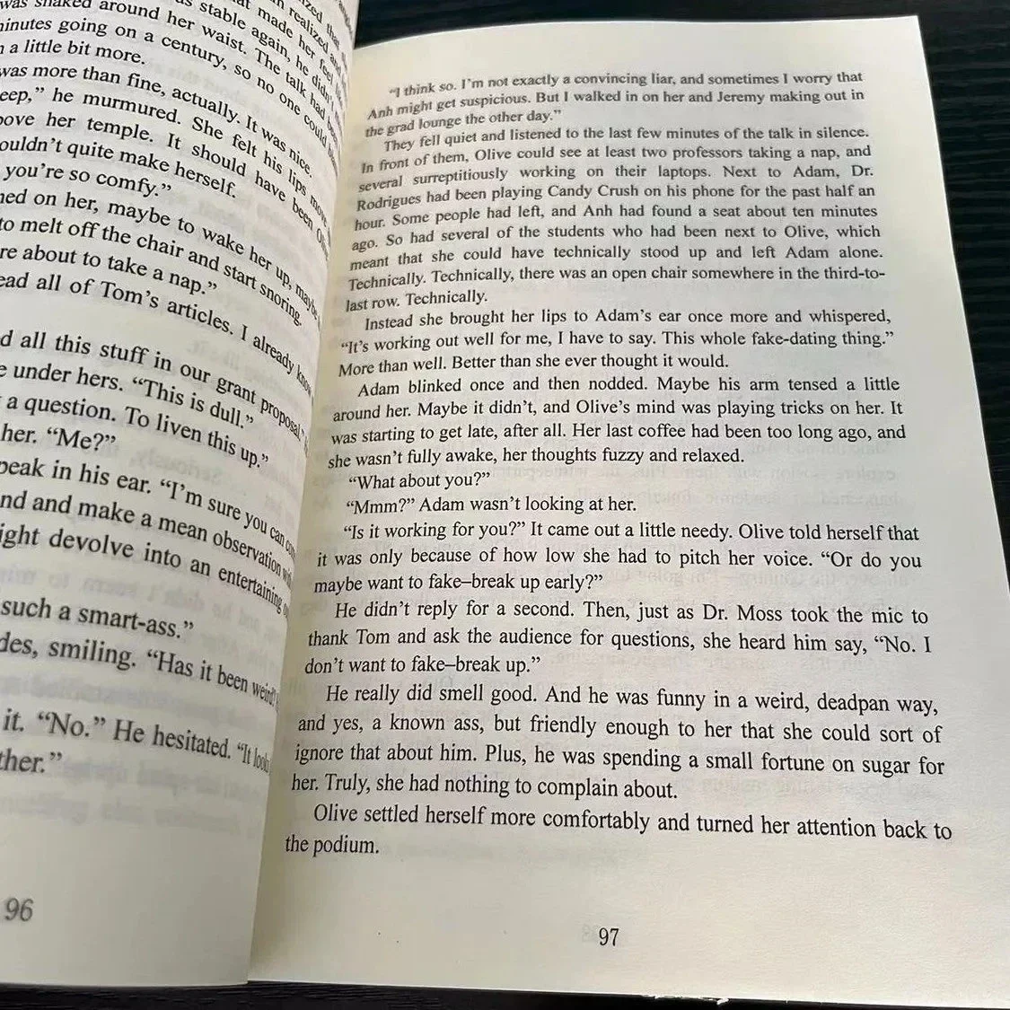 4 Cleaning by Ali Hazelwood The Love Hypothesis, Love on the Brain, Loathe to Love You, Love Theoretics Novel English Plevebros