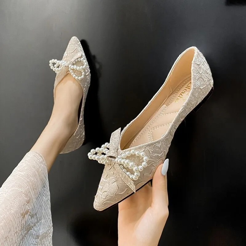 

Новые женские туфли-балетки 2026 года с острым носком, бантом и жемчужным декором, элегантные модные бежевые и белые туфли без каблука