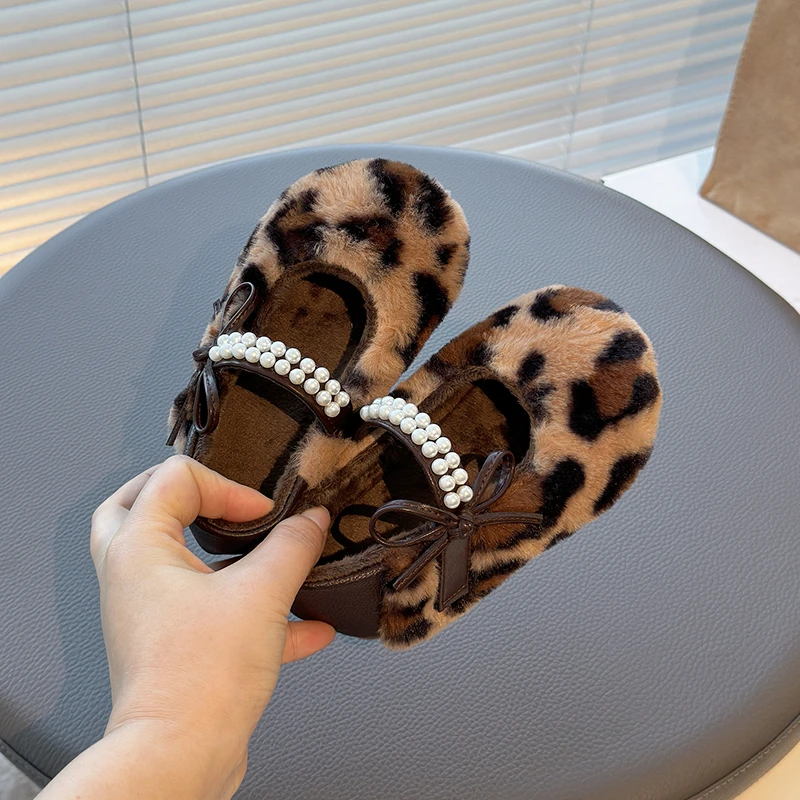 الفتيات الفراء أحذية ليوبارد القوس اللؤلؤ طفل أحذية قطنية 2-16 سنة الكاكي شقة عدم الانزلاق الأطفال ماري جين أحذية الفتيات أحذية أطفال طويلة الرقبة #3