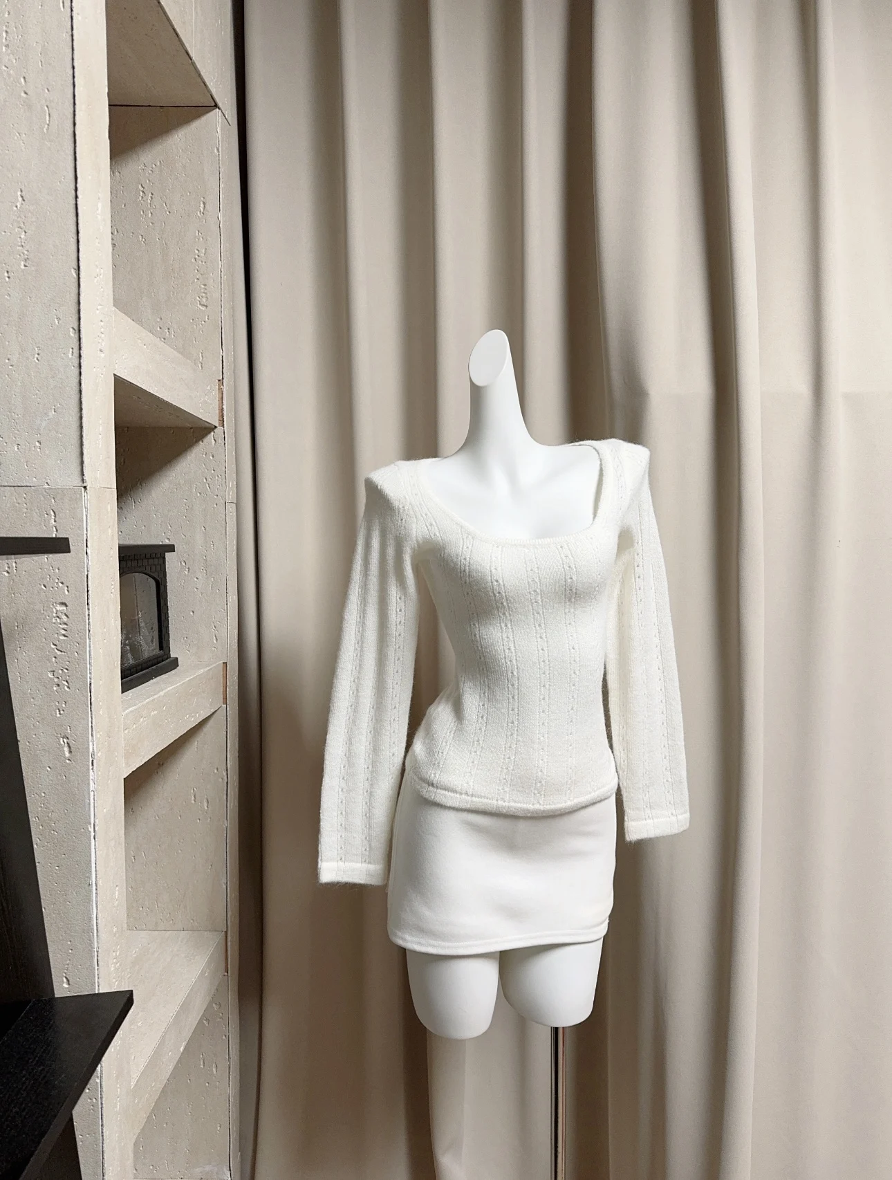 

Cut-out Embroidered Knitwear for Women 2025 Spring Layered Over A Skinny Base Layer for Female Beige Simple Top for Ladies