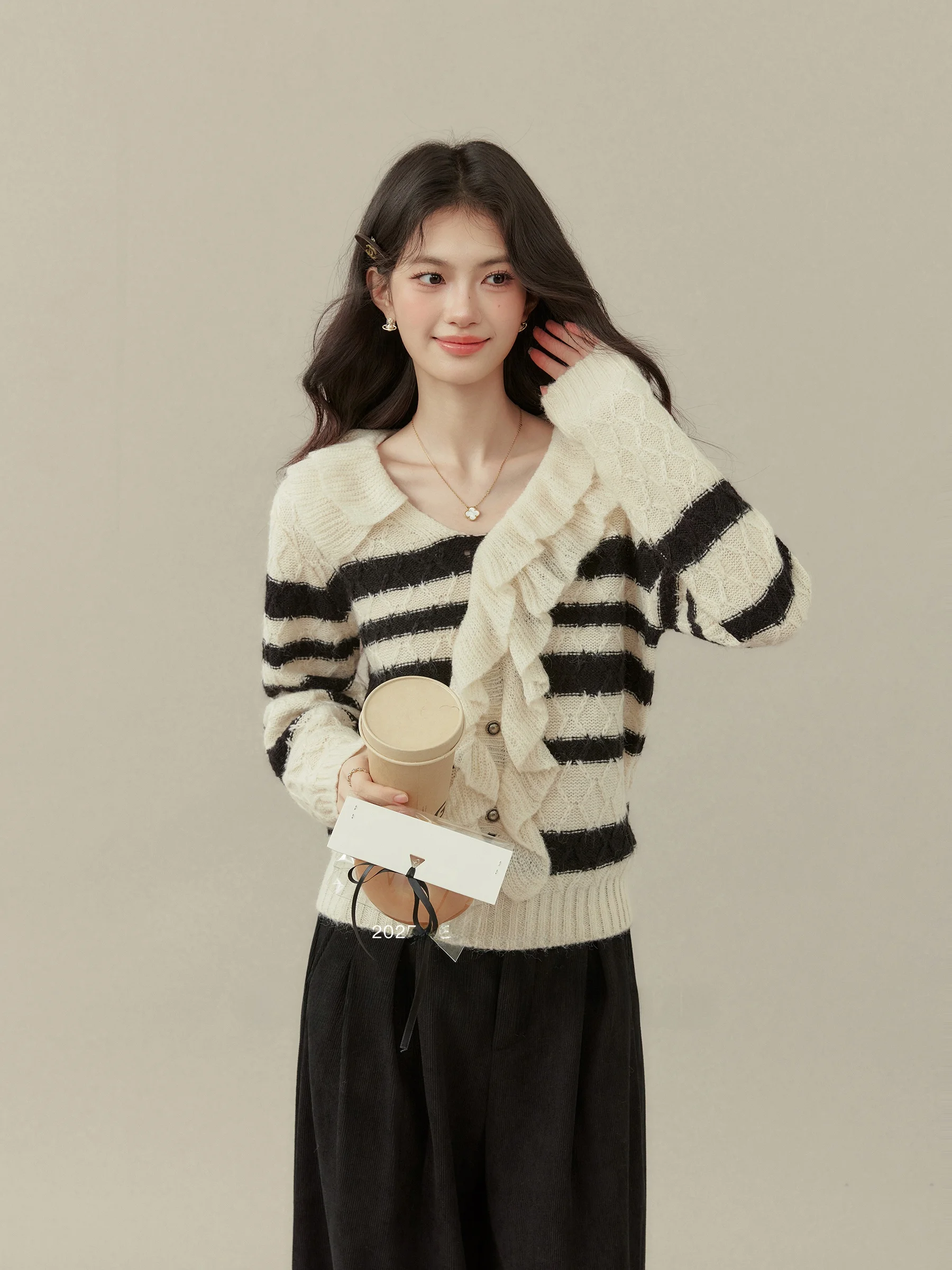 

Romantic Delayed Striped Loose Women's Sweater V-Ne Svel Long Sve Micro plus Size Faion Romantic Sle