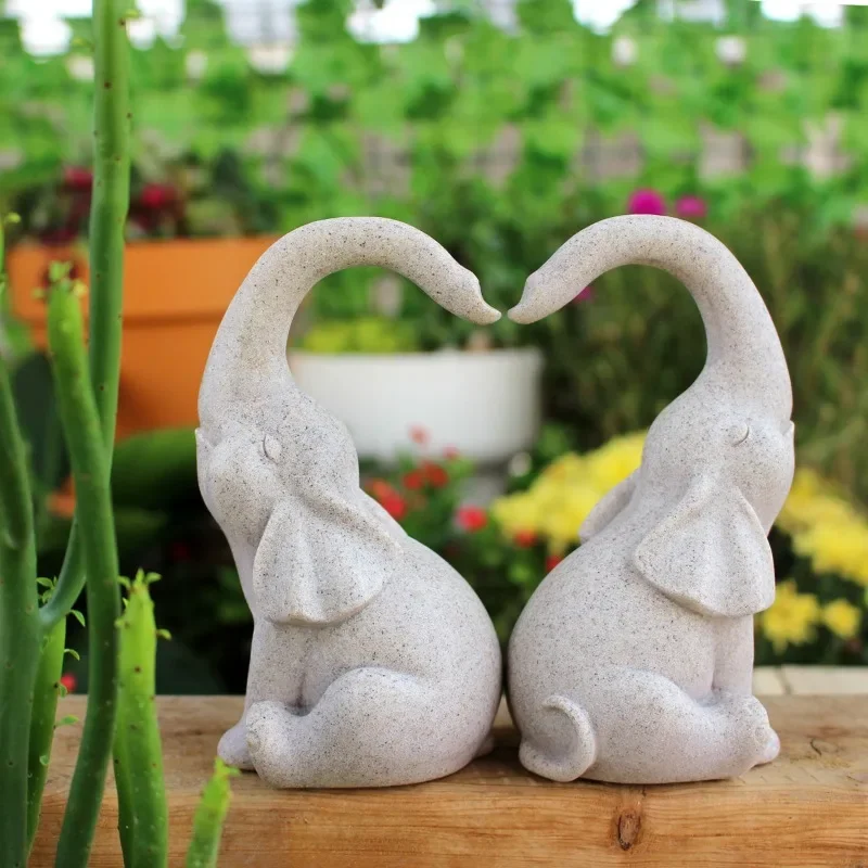 Love Elephant Garden Figurine Resin Stone Outdoor Animal Statue Landscape Home Decor Garden Ornamentation