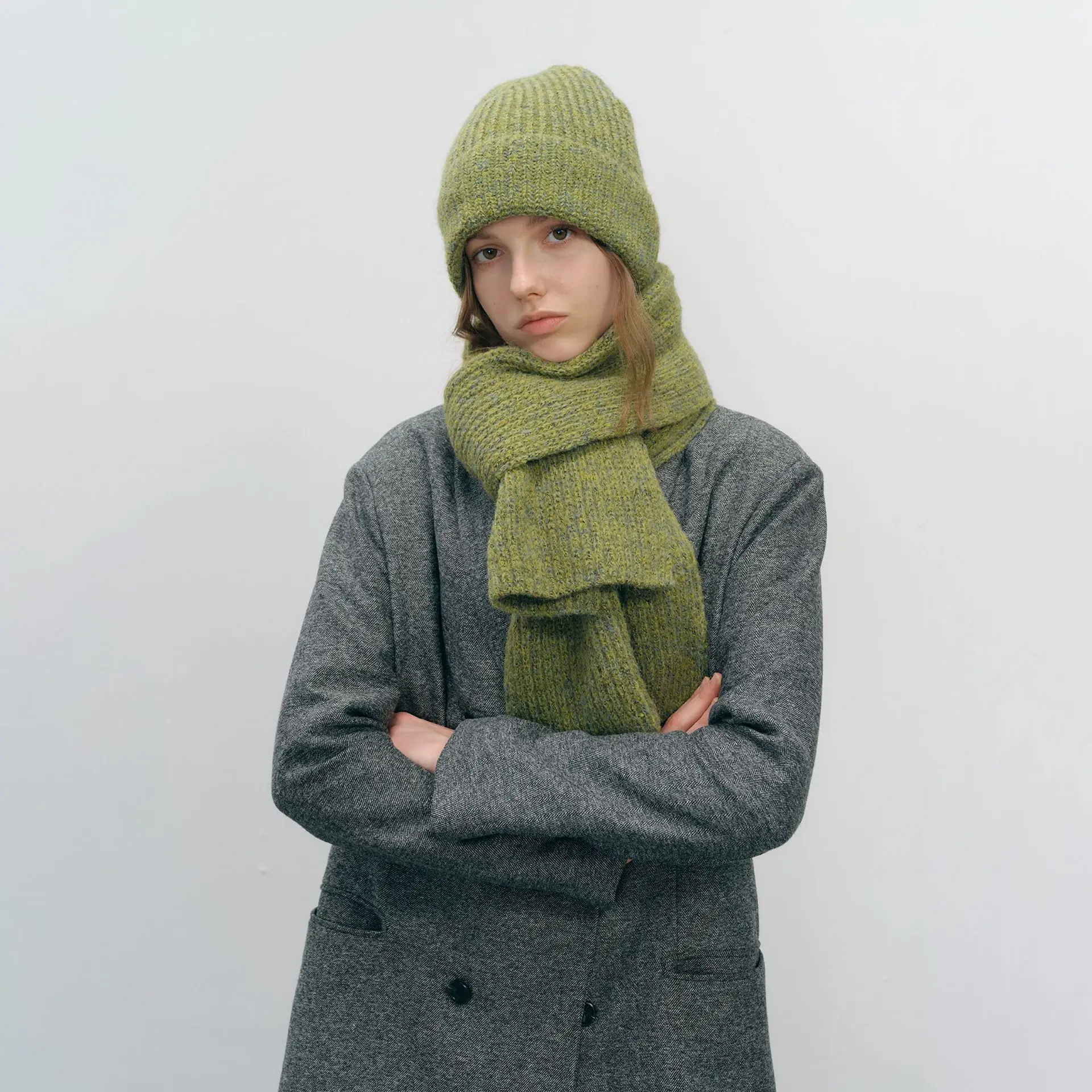 Autumn and Winter New Unisex Niche Ins Style Solid Color Thickened Warm Solid Color Knitted Hat Scarf Two-piece Set