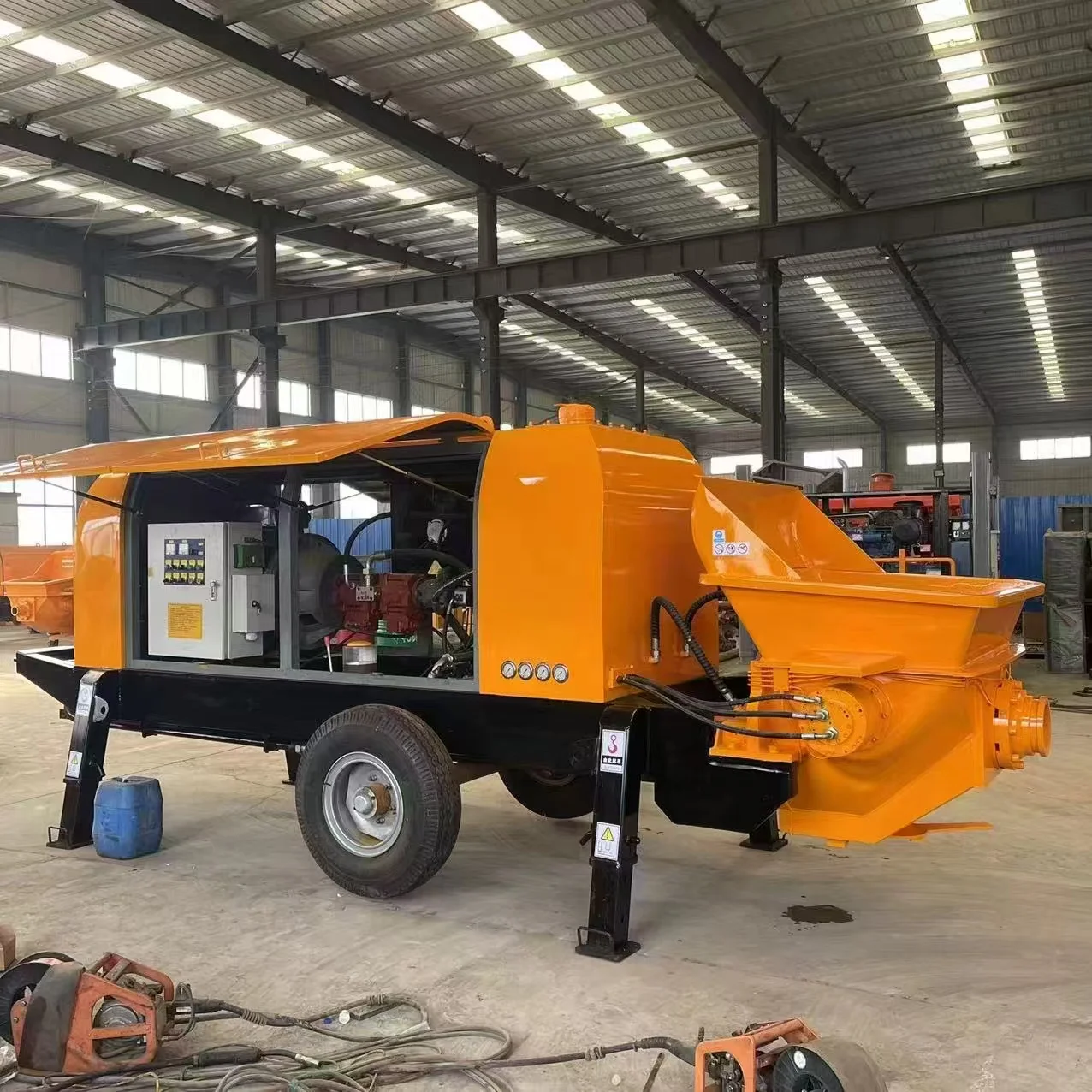 Versatile Diesel-Powered Delivery Pump, Single-Cylinder Vertical Transport 10-20m, for Various Concrete Applications. view 3