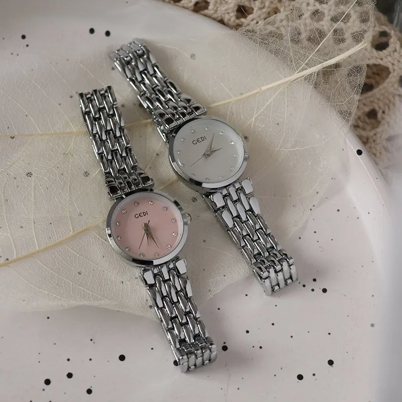 Women's small dial student chain watchsimple and elegant, compact wristwatch, luxury women's watch, small women's watch.