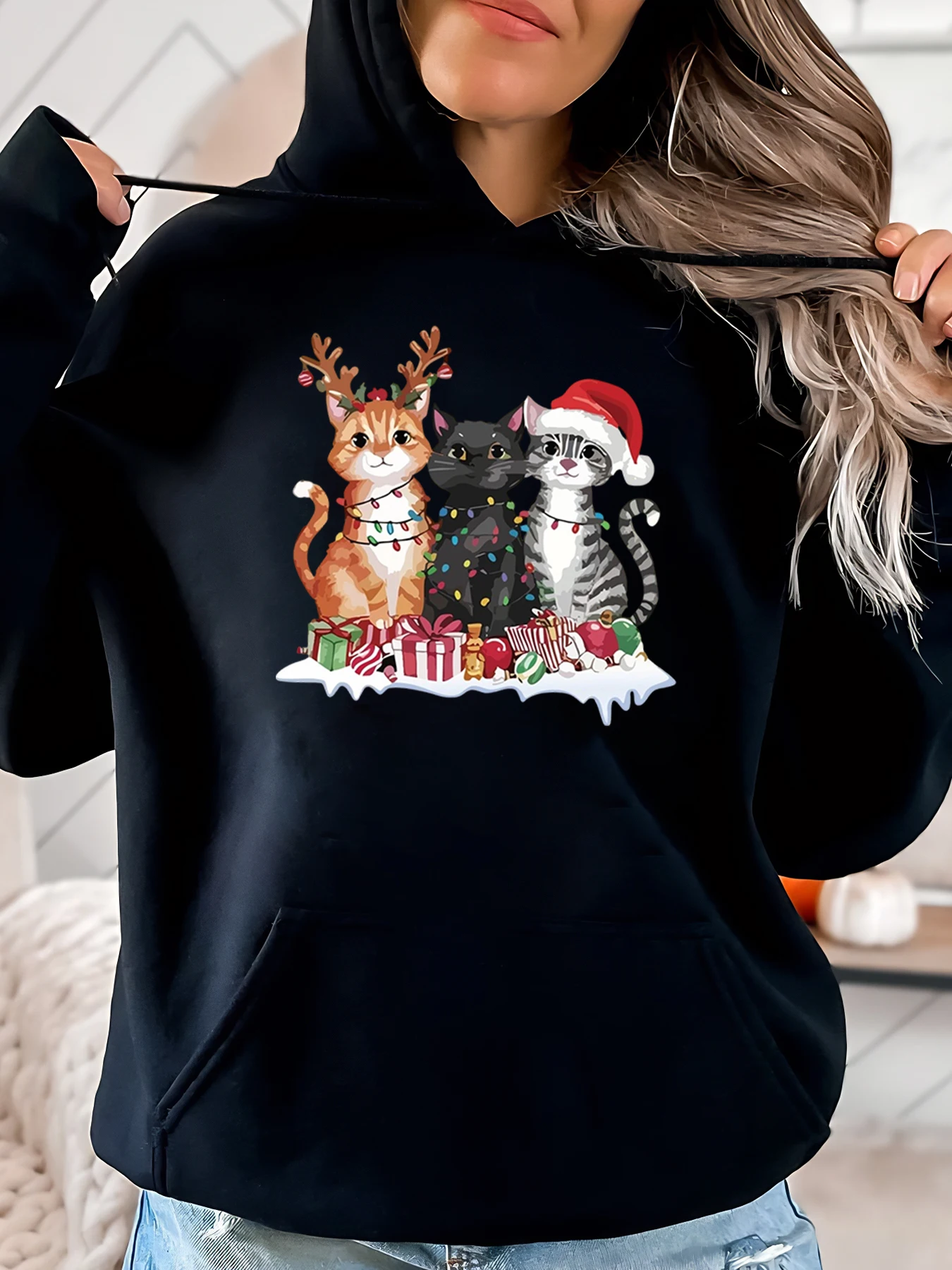 Kerstkatten met cadeaus en verlichting Print Vakantie Hoodie Dames Casual Winterkleding Zwart Grote maten
