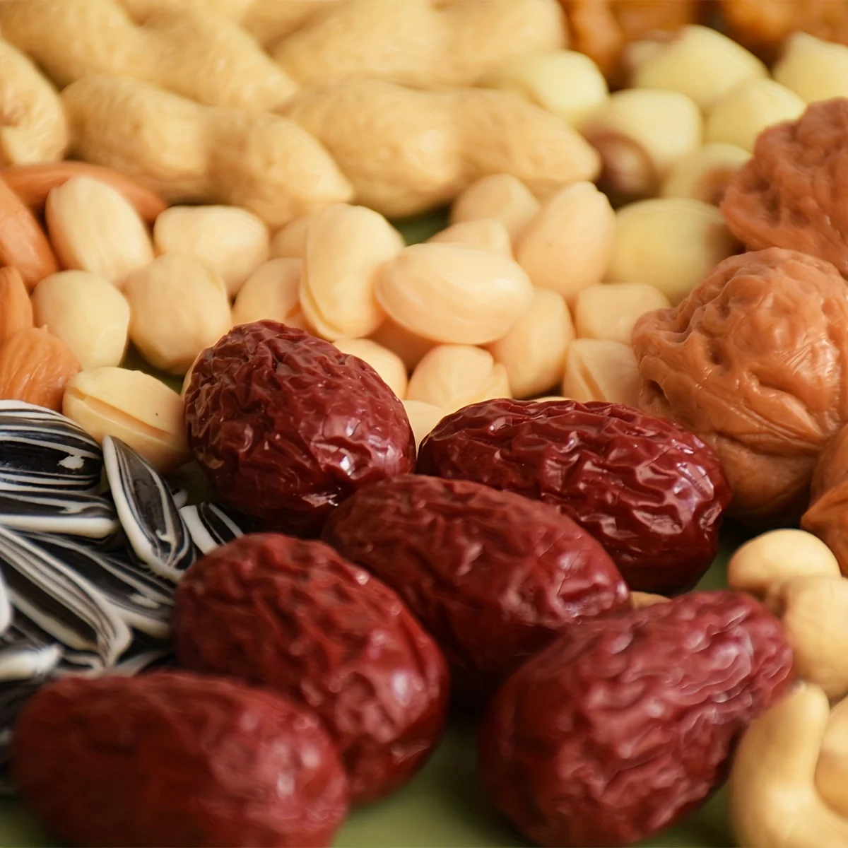 Juego de 10 nueces postizas, accesorios de boda realistas, frutas secas: nuez, azufaifa, semilla de loto, nuez feliz para decoración de exhibición de fotografía