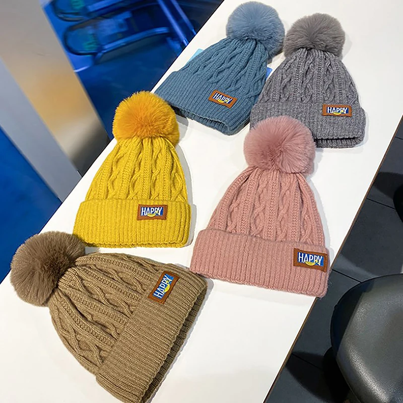 Berretto da donna in peluche addensato tinta unita berretto da donna autunno caldo cappelli all'uncinetto cappello lavorato a maglia con pompon da donna autunno e inverno