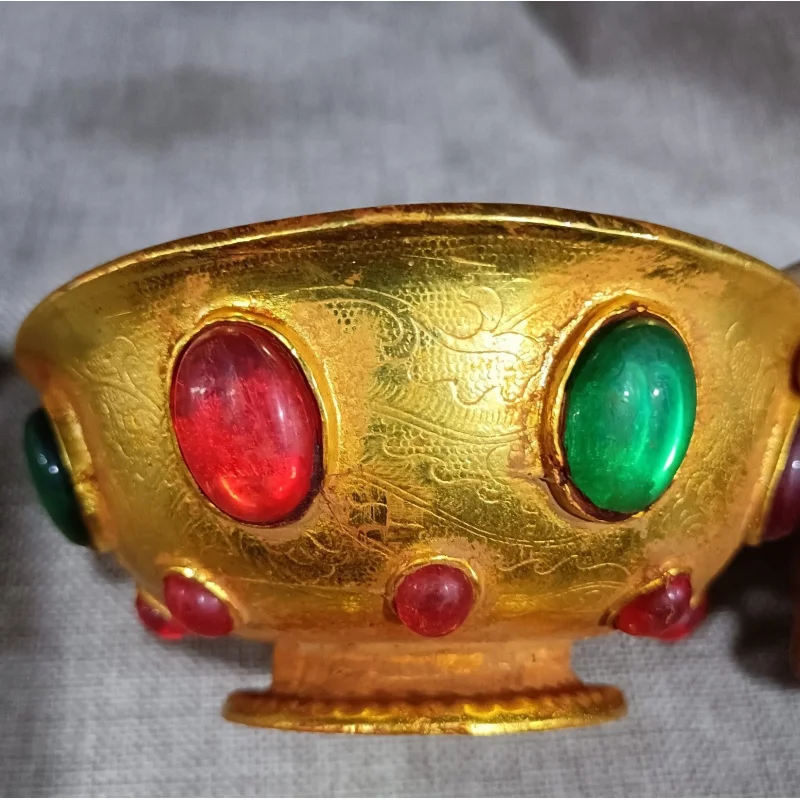 Gilt-coloured collectible ornaments, gilt bowls, gemstone bowls, Qianlong relief inlaid crafts, fortune-attracting antique treas