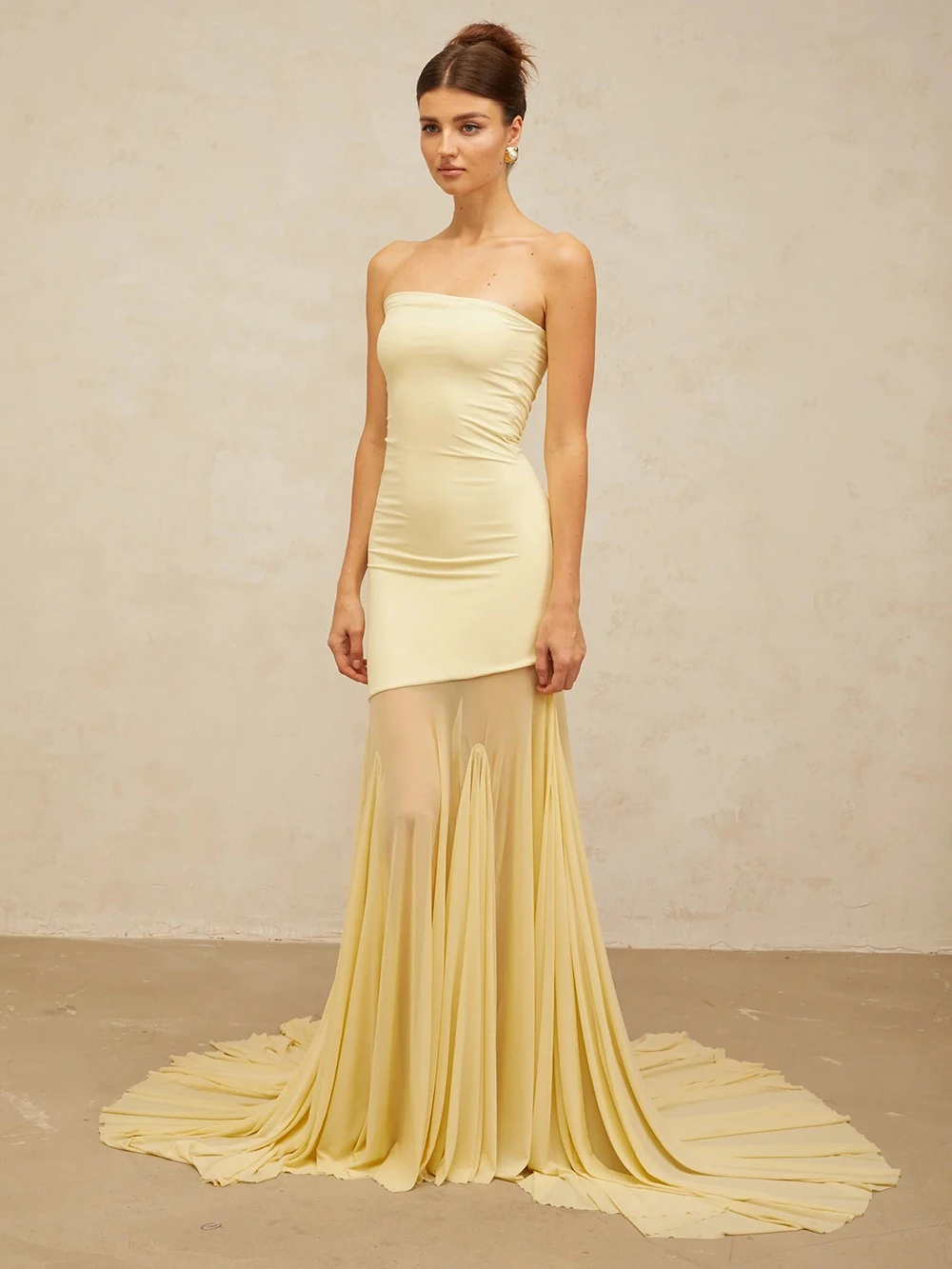 2025 جديد لطيف نمط أصفر فاتح شبكة الحرير الجليد الربط حمالة فستان طويل مع سوينغ كبير سليم صالح الورك المعانقة Fashionab