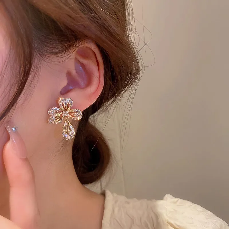 Crystal Flower Stud Earrings Women for Engagement Wedding Party Female Ear Fashion Jewelry with Brilliant CZ