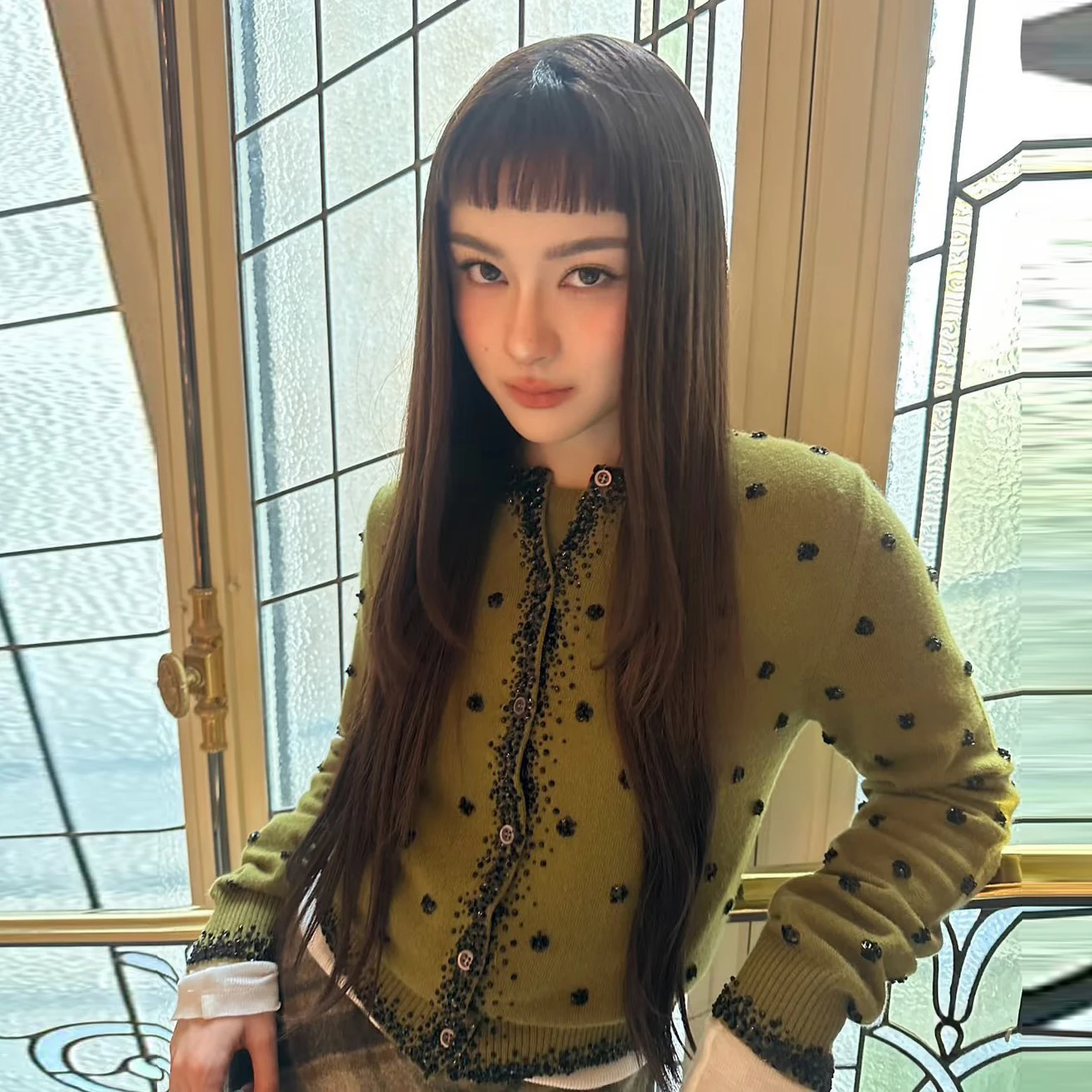 

Вязаный шерстяной кардиган ручной работы с бисером, французский стиль, весна 2026, блестящий, расшитый стразами, телесного цвета, женский