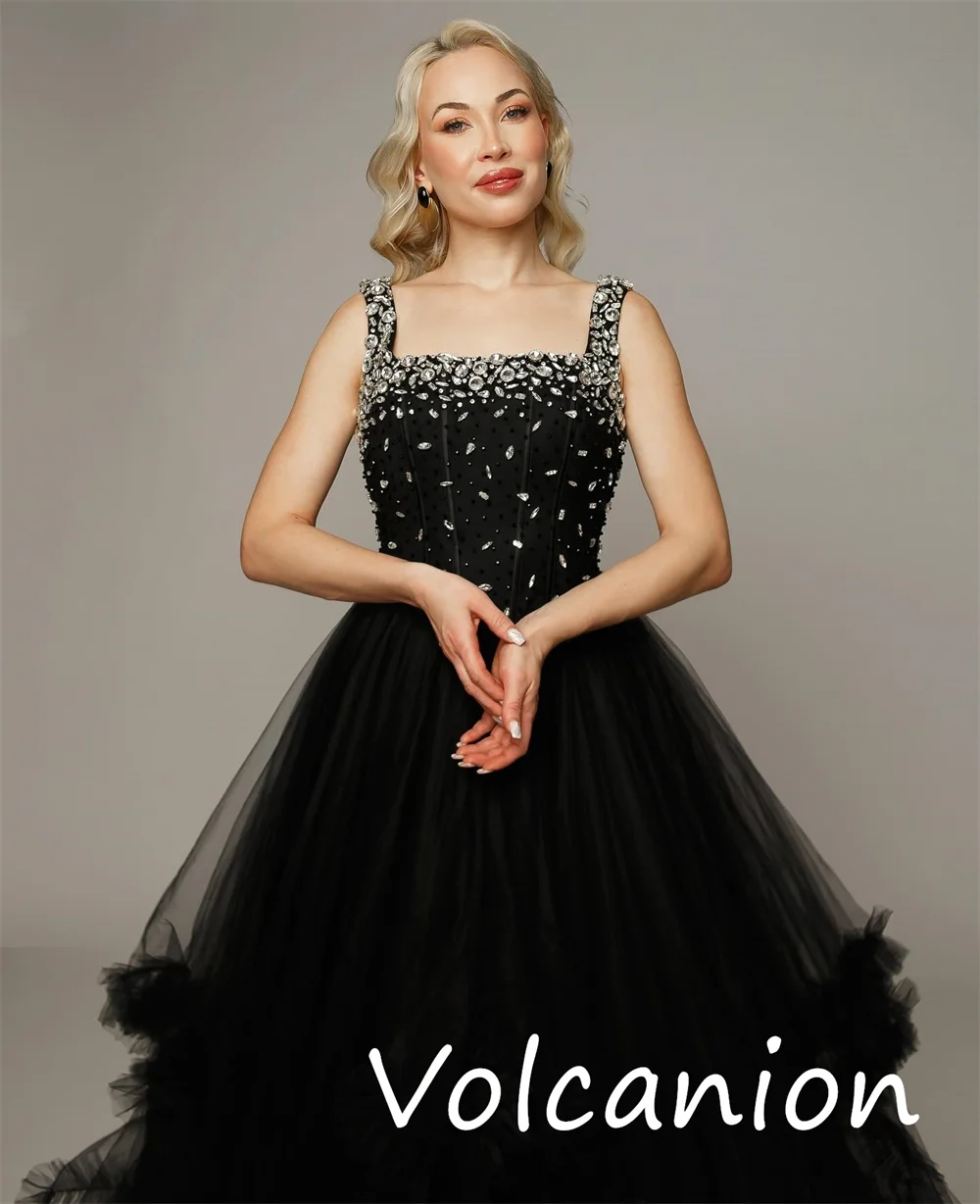 Abiti lunghi con scollo quadrato a trapezio con pieghe di paillettes in organza abbinate con scintilla personalizzata Occasioni formali su misura