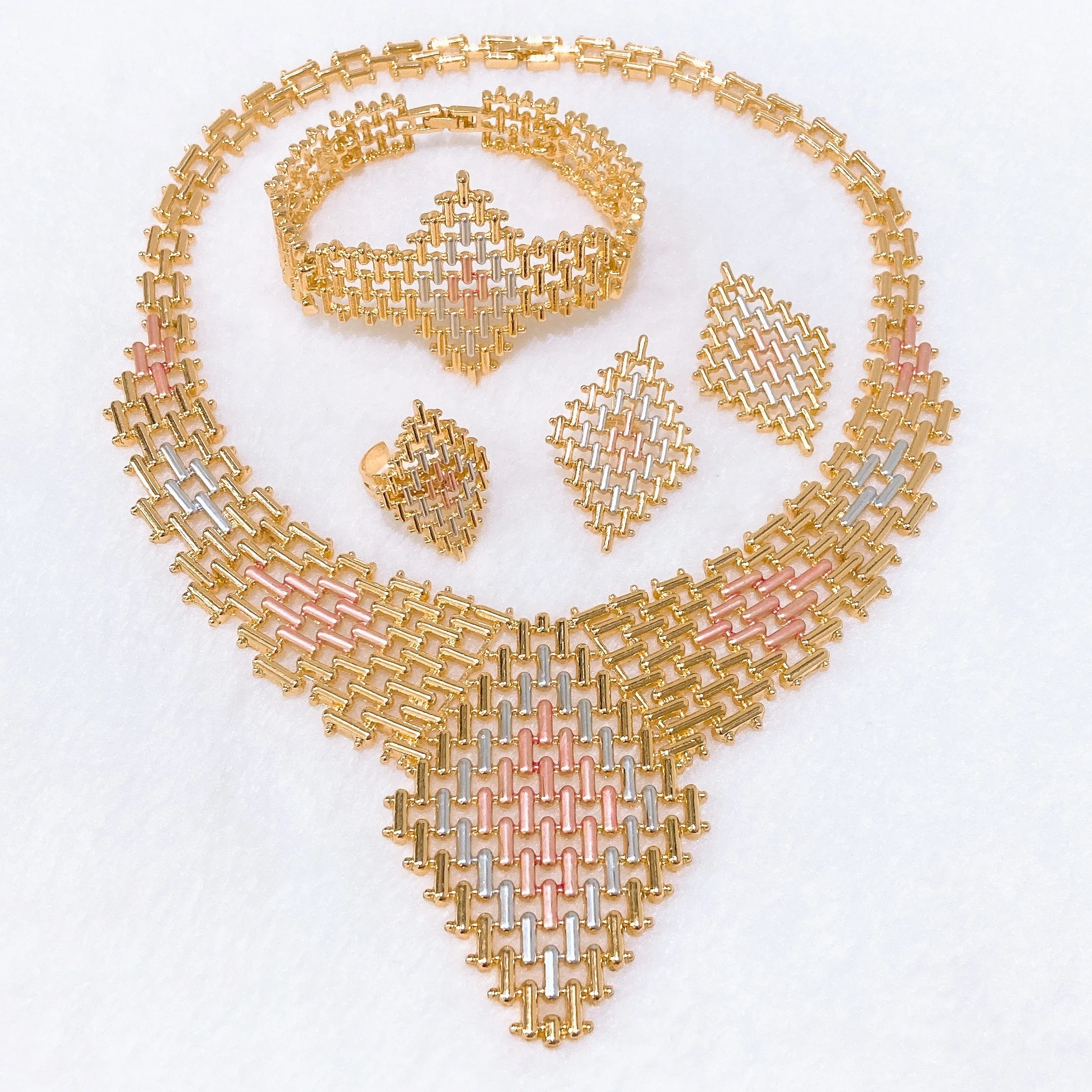 set-di-gioielli-italiani-semplici-e-unici-a-tre-tonalita-con-texture-fine-collare-bracciali-ciondolo-a-pin-tentacoli-anello-set-da-4-pezzi