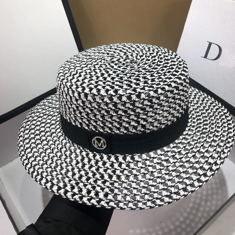 The hat girl hollowed-out and simple flat top is a trendy for outings vacations sunshades beaches