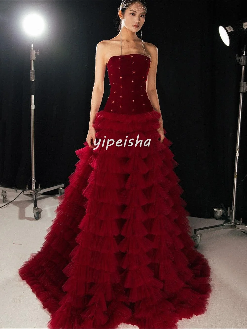 맞춤 제작된 정교한 튤 플리츠 티어드 라인스톤 A라인 스트랩리스 롱 드레스 맞춤형 행사 드레스 다양한 사이즈 캐주얼