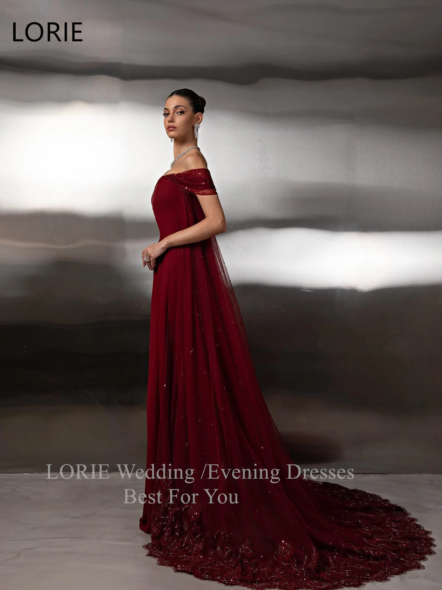 LORIE ชุดเดรสปาร์ตี้สีแดงสุดหรู ประดับเลื่อม ชุดราตรีออกงานแบบเปิดไหล่ จับจีบยาวกรอมพื้น ชุดราตรีออกงานแบบสั่งตัดได้