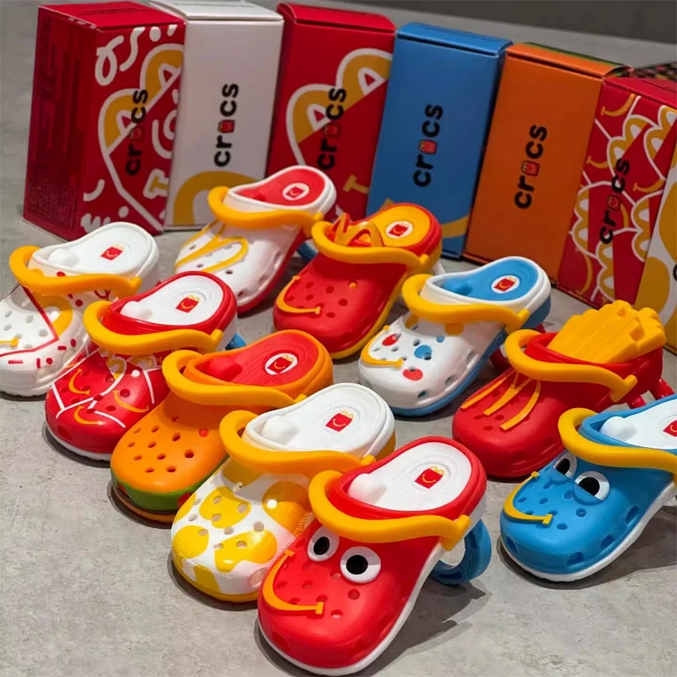 2024 crocs mcDonald's mini chinelo chaveiro refeição feliz brinquedos figura modelo colecionável brinquedo decoração de mesa crianças presentes de natal