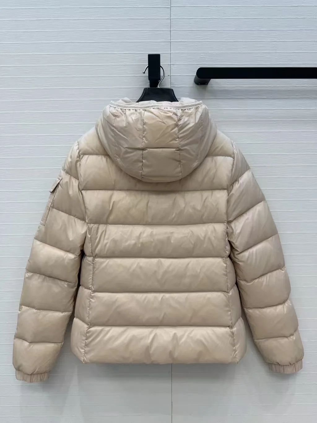 Autumn and winter new fashionable hooded tailored waist, sleeves, pockets, short down jacket, women's jacket
