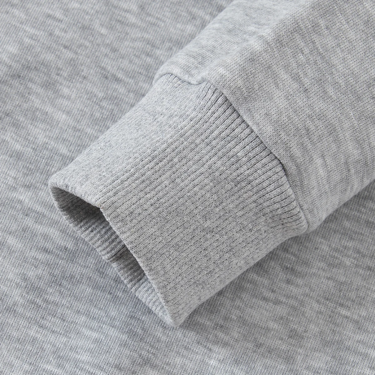 Herbst- und Winter-Kinder-Hoodie in einfarbiger Ausführung, modisch, mit freiem Schulterbereich, für Jungen und Mädchen, lässiger Sport- und Alltagsshirt, vielseitig kombinierbar. – Detail 15