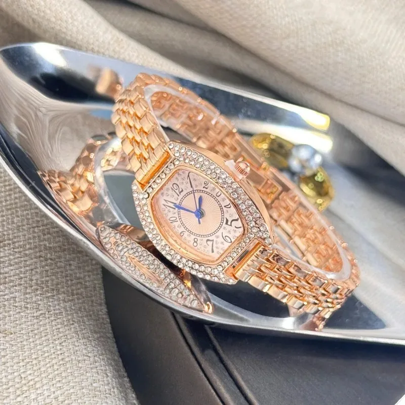 New Women's Gold Full Rhinestones Quartz Bracelet Watch Suitable for Daily Clothing Matching As A Gift for Friends Wife