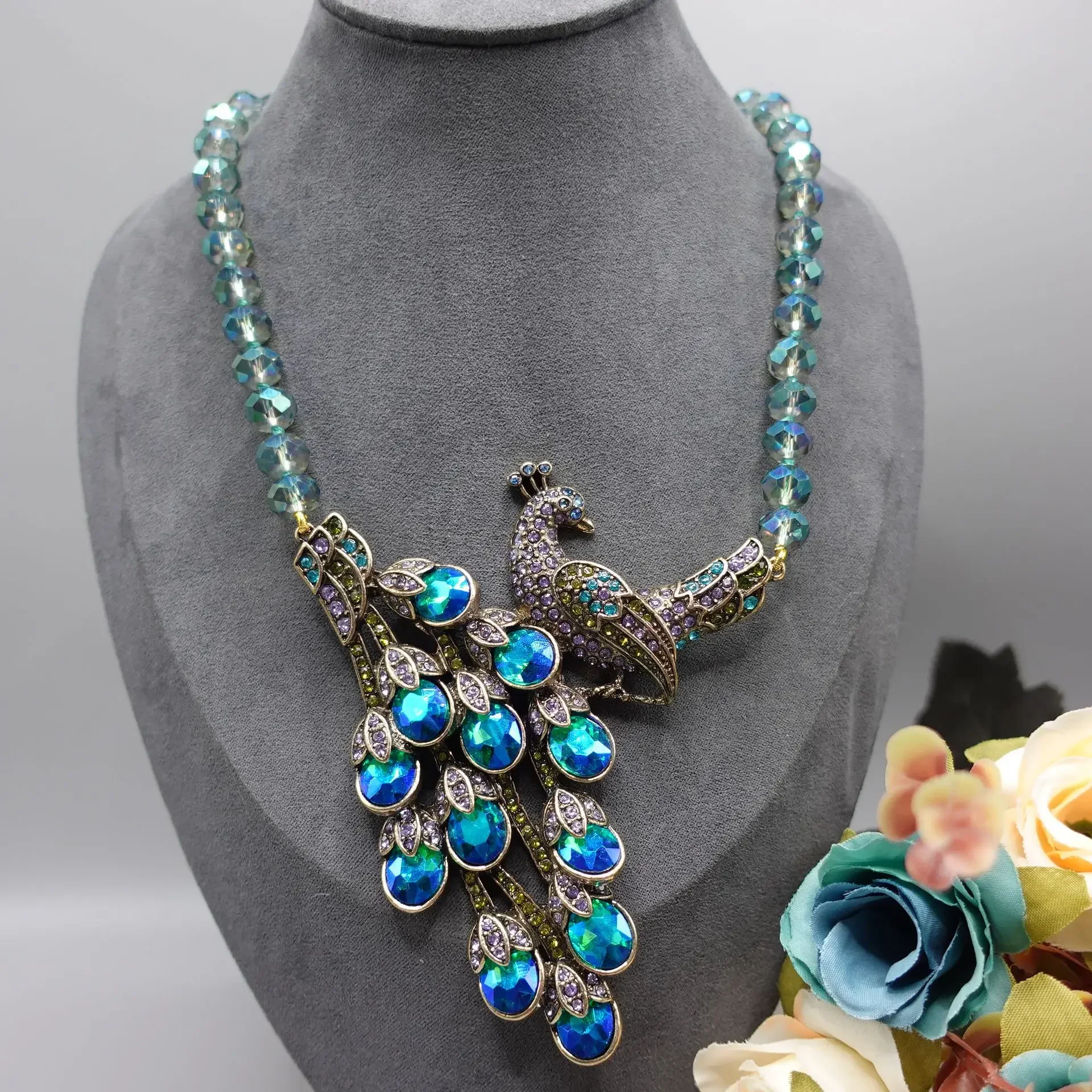 

The Unique Shape Is Elegant, Luxurious, Exquisite, Beautiful, Eye-catching, Peacock Beaded Necklace