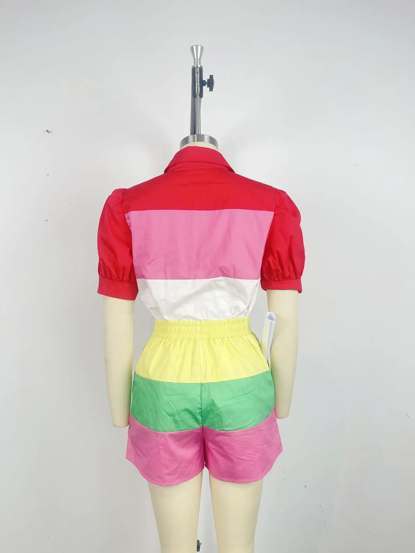 Ensemble deux pièces pour femmes, chemise à manches courtes et short moulant, tenue de plage et de rue, collection été 2024