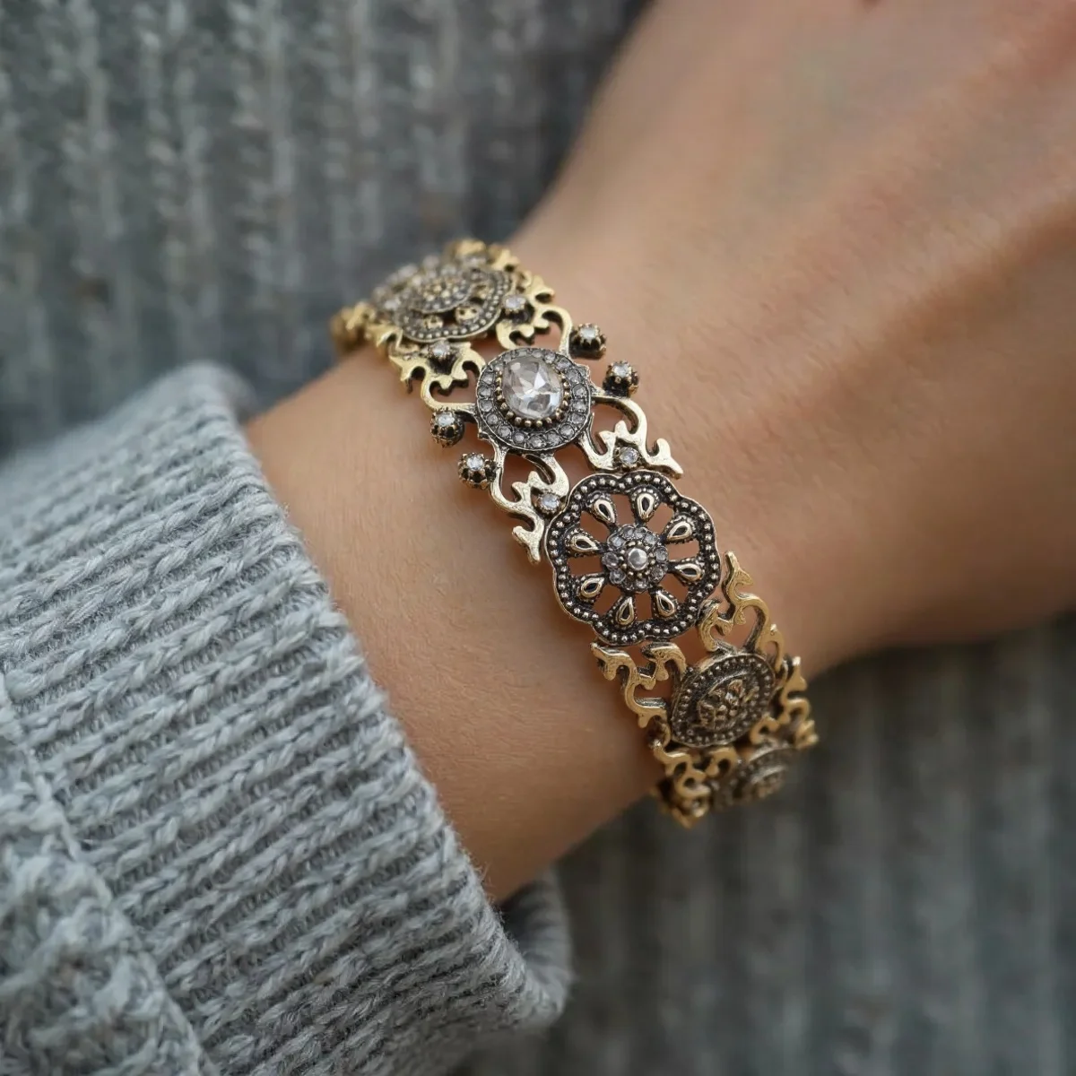 Vintage Women Bangle C Bracelet Antique Gold Color Gray Crystal Cuff Bracelet Wedding Jewelry