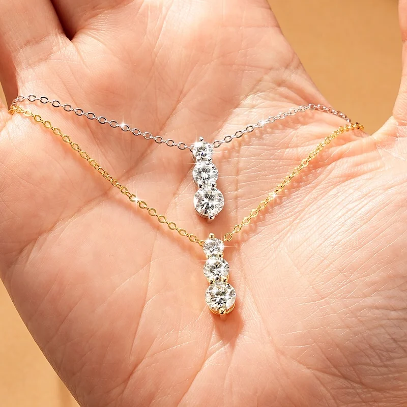 Rrjzz Sparkling D-Color Three Stone Moissanite Pendant Necklace for Women 1.6CTTW Lab-created Imitation Diamond Necklace Jewelry 4
