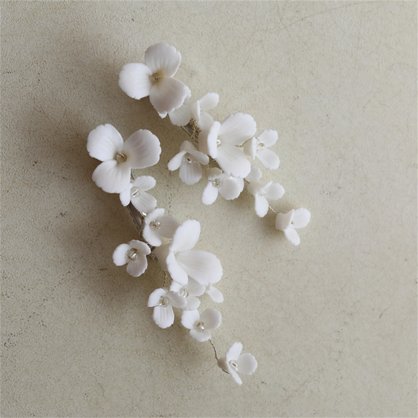 Elegant White Ceramics Flower Hairpins for Bride Wedding Hair Jewelry Simple Floral Headpieces Women Daily Party Hairclips