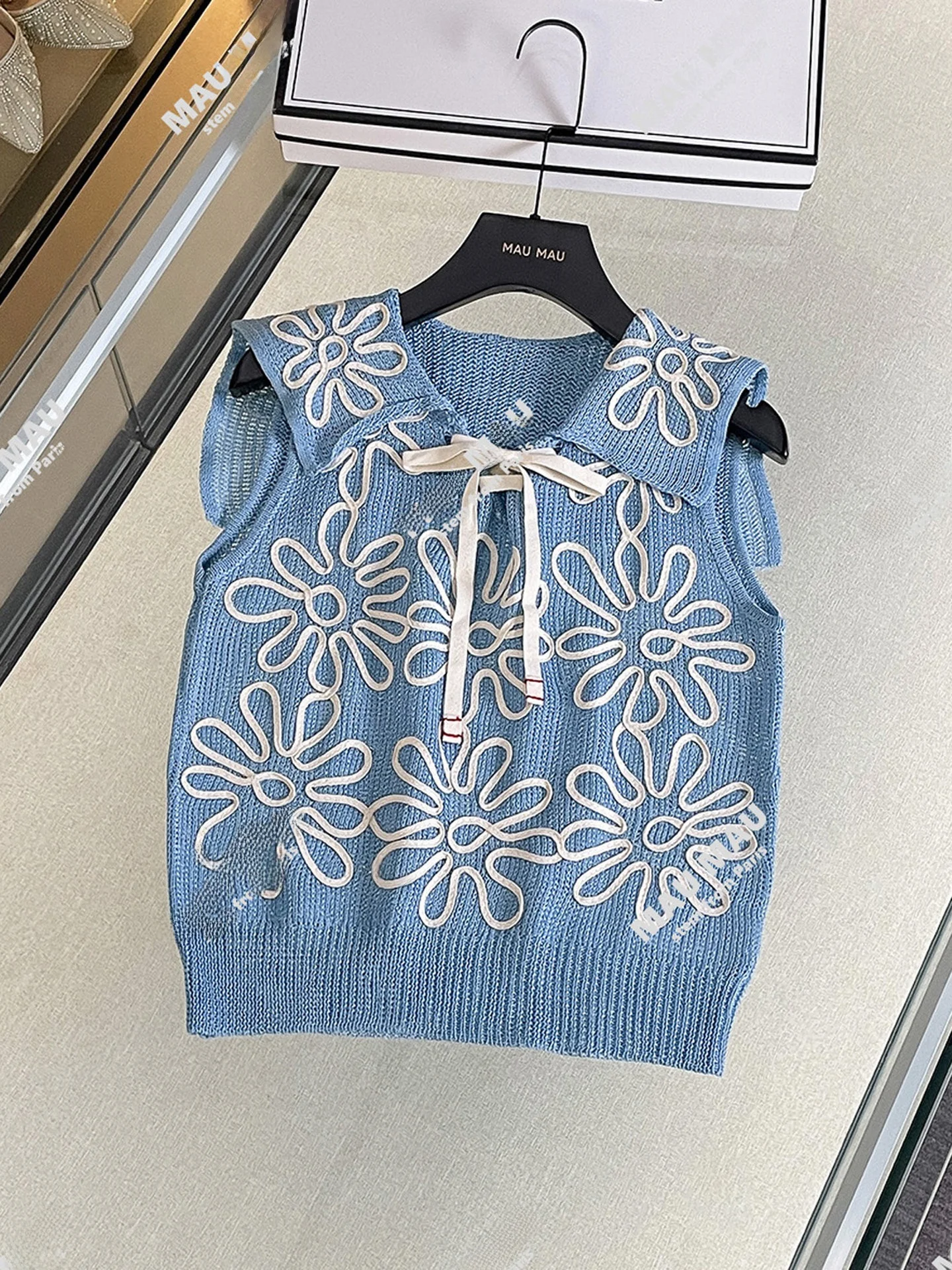 

High-End Summer Knitted Vest Top with Bow-Tie Collar And Belt for Younger Looking Commute Sle Regular Fit ort Length