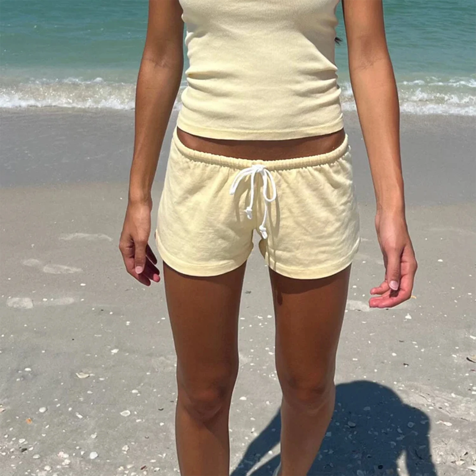 شورت نسائي أساسي برباط كاجوال أنيق بلون سادة منخفض الارتفاع لجميع المواسم