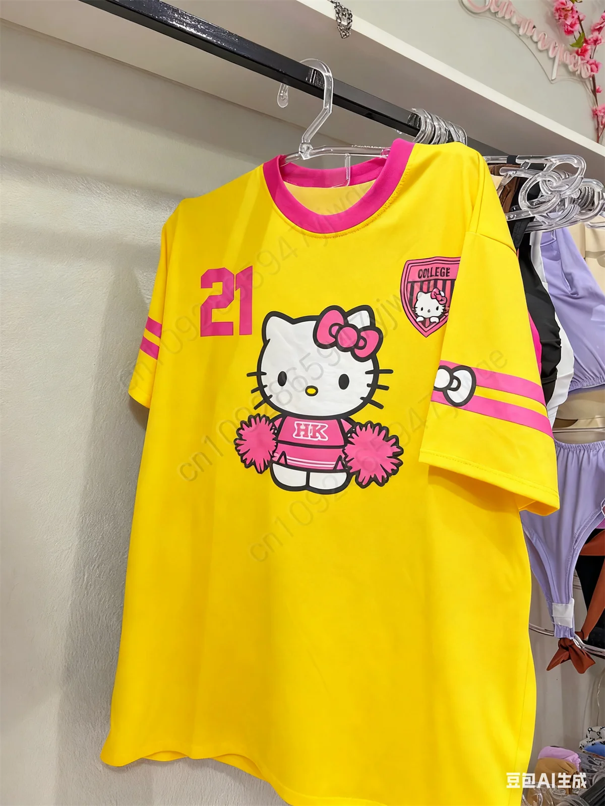 كلية نمط مرحبا كيتي جيرسي ملابس رياضية تي شيرت عصري الشارع الشهير قصيرة الأكمام الخريف جديد المرأة الجرافيك تي شيرت #6