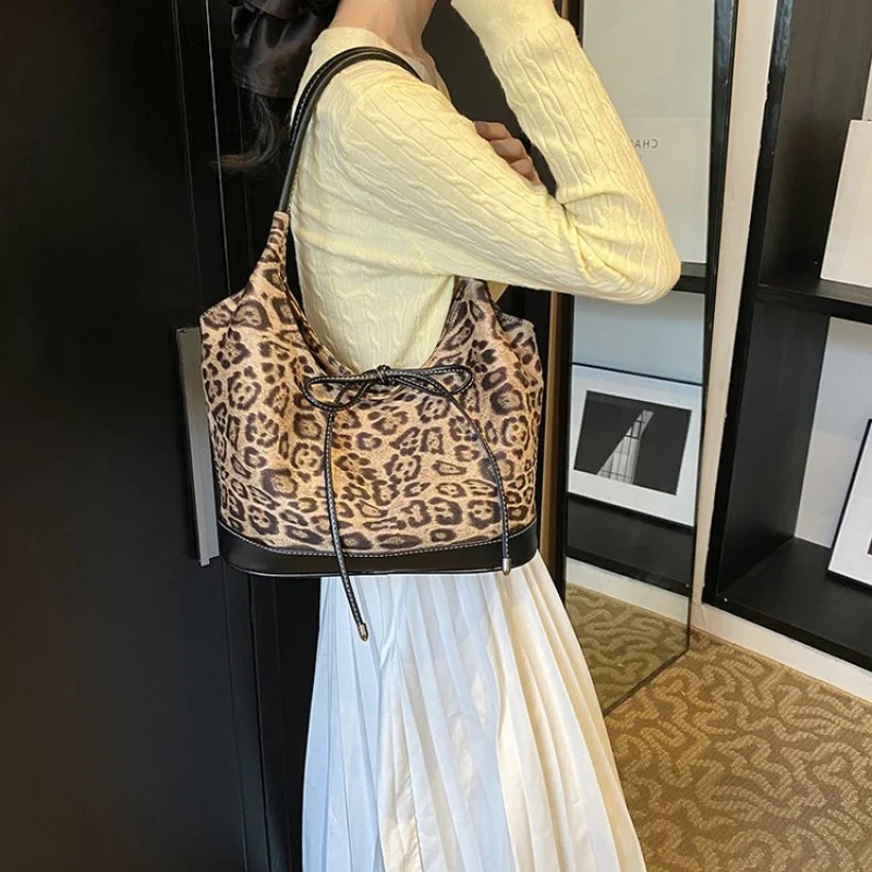 

Elegant Women's Leather Handbag Shoulder Bag Crossbody By Famous Designer Luxury Brand Popular Classic Messenger