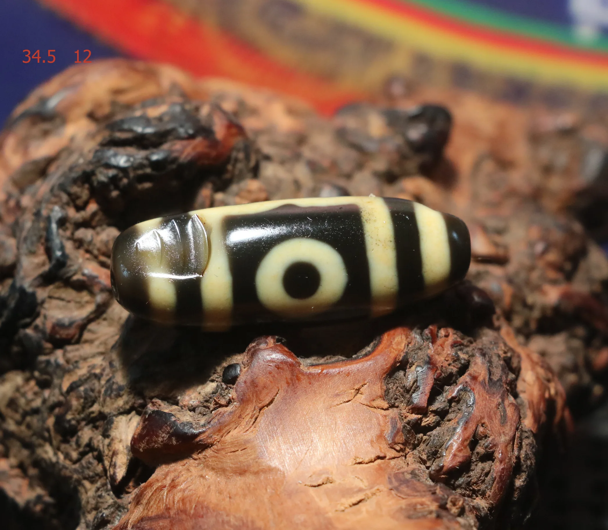 

Топ Волшебная энергия Тибетский старый маслянистый агат цвета слоновой кости Кепка Будды 3-глазый уникальной формы Dzee dZi Амулет из бисера для ювелирных изделий P