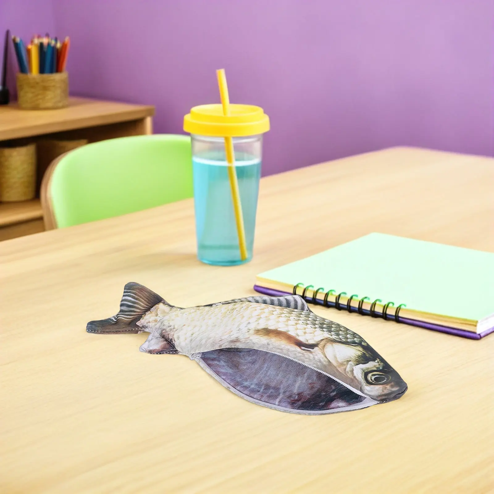 リアルな魚の形をしたペンケース3点セット。防水仕様で、オフィスでの収納に便利。面白いデザイン。