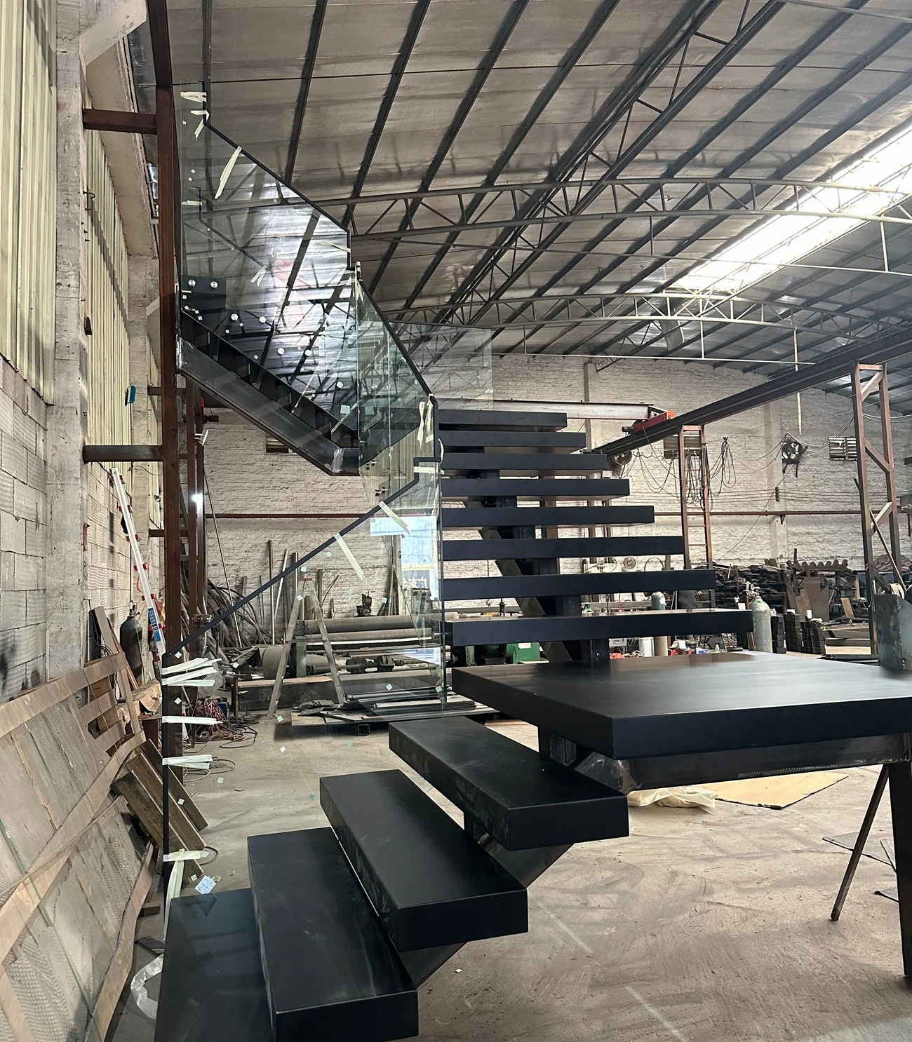 

VIKO Uses Modern, High-end, Atmospheric Black Wooden Steps Straight Beam Mono Longitudinal Beam Stairs Indoors