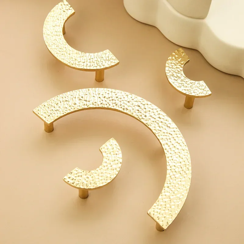 Nordic Luxury Brass Hammer Semi-circular Handle Knurled Wardrobe Kitchen Cabinet Door Handles Drawer Pulls Furniture Handles