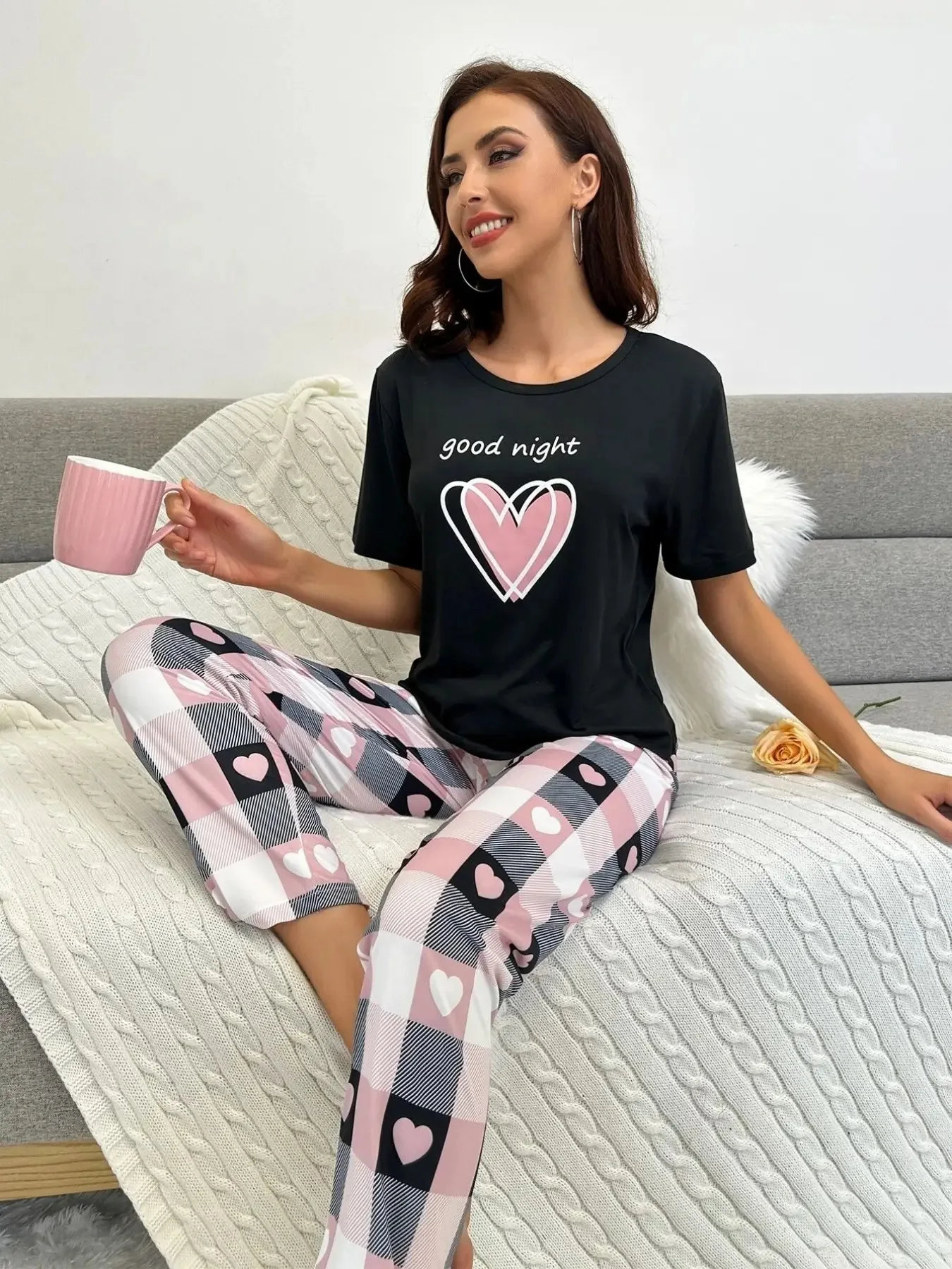 Casual Pajamas Set Women\'s Plus Heart & Letter Graphic Short Sleeve Tee & Plaid Print Pants Lounge Two Piece Set